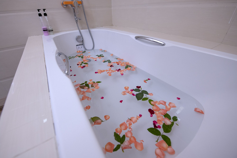 Bathroom 3, UCT Taunggyi Hotel, Taunggye