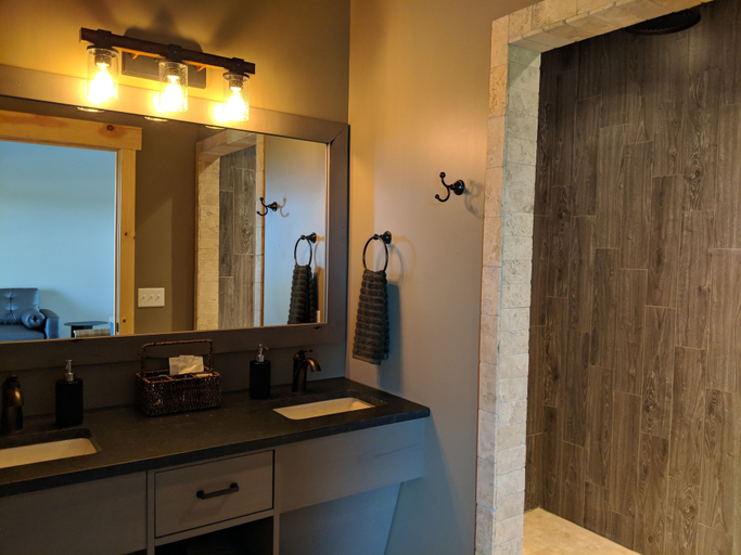 Bathroom, East Bank on Mill Creek, Wabaunsee