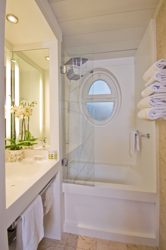 Bathroom 5, Mercure Nice Centre Grimaldi Hotel, Alpes-Maritimes