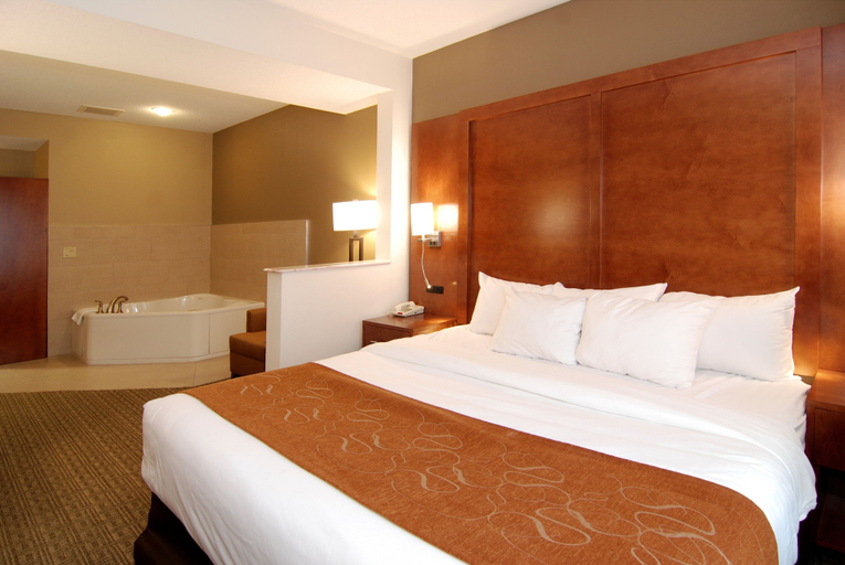 Bedroom 3, Comfort Suites Marquette, Marquette