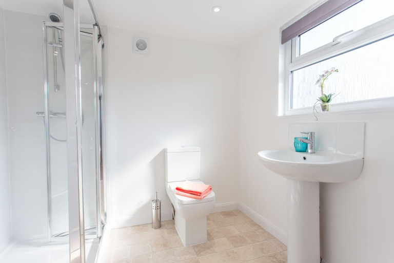 Bathroom 4, Pinnocks Lodge, Oxfordshire