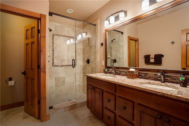 Bathroom 4, Churchill Lodge North, Routt