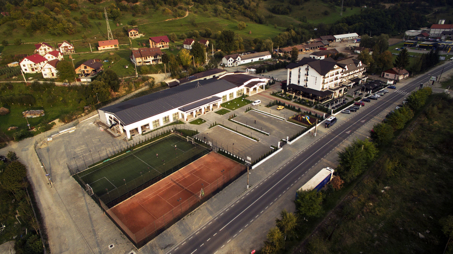 Exterior & Views 2, Hotel Gabriela, Viseu De Sus