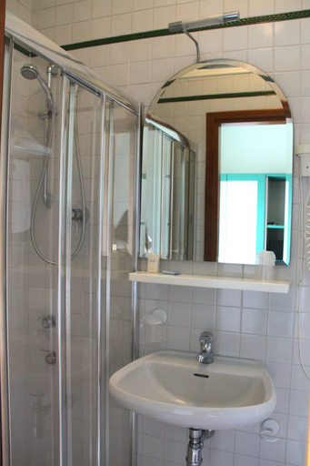 Bathroom 5, Alba Hotel, Ravenna
