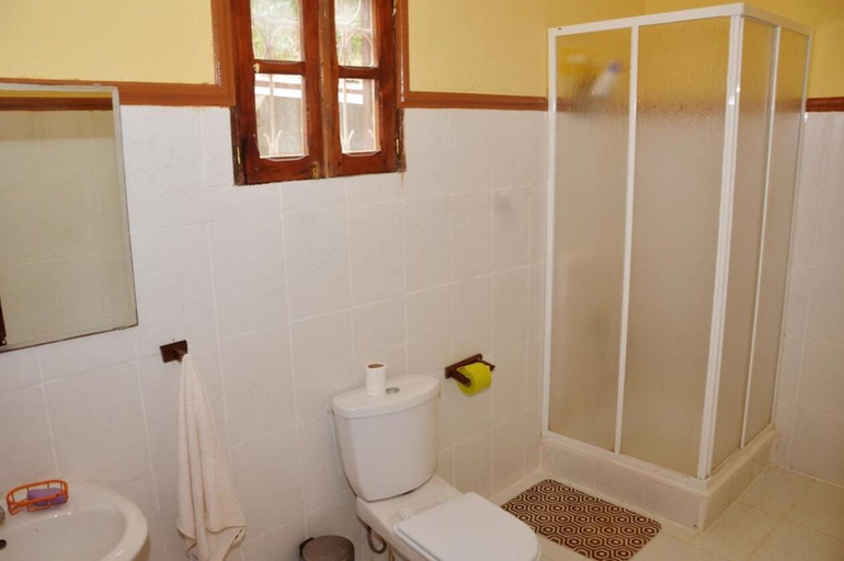 Bathroom, Guest House Quinta Natural, Mé-Zóchi