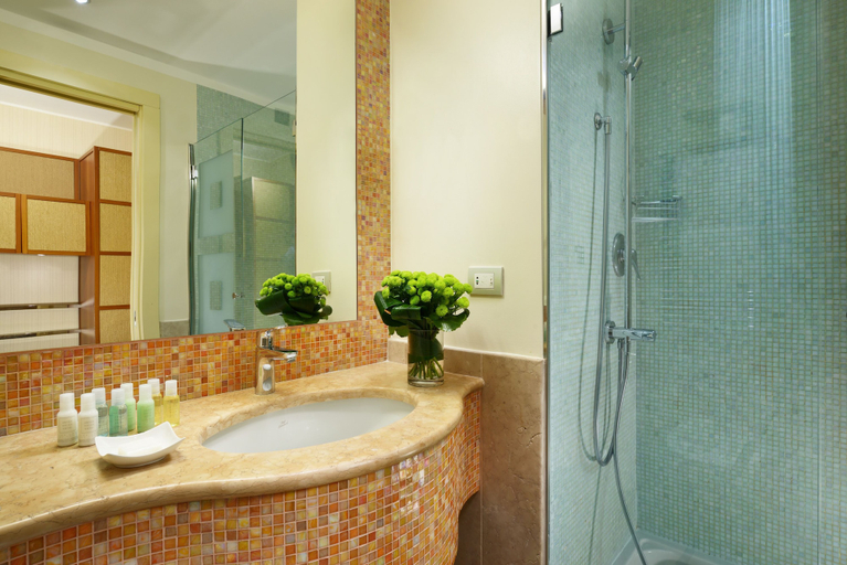 Bathroom 5, Enterprise Hotel, Milano