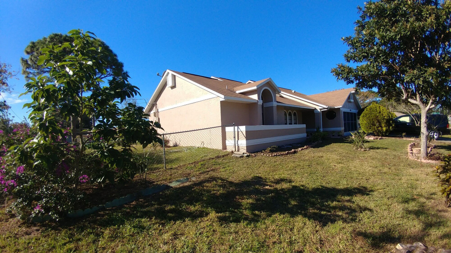 Exterior & Views 2, Avis House, Brevard