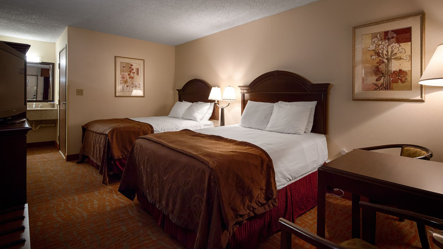 Bedroom 4, MHO Inn & Suites, Middlesex
