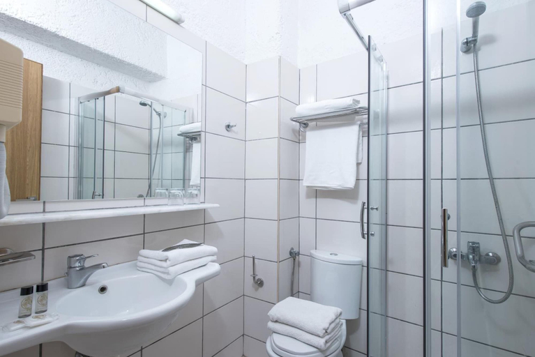 Bathroom 5, Heronissos Hotel - All inclusive, Crete