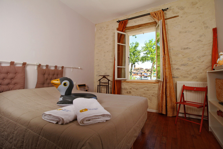 Bedroom 3, Le Grand Bassin, Aude
