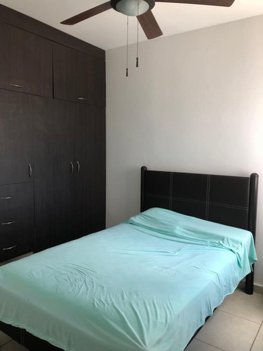 Bedroom 3, Shanghai, Benito Juárez