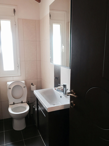Bathroom 3, Savvas Surf House, Attica