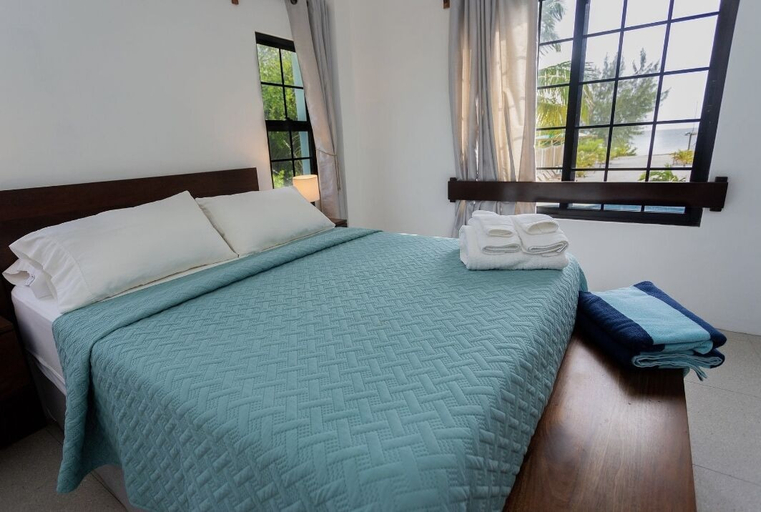 Bedroom 3, Bay Towers Hotel