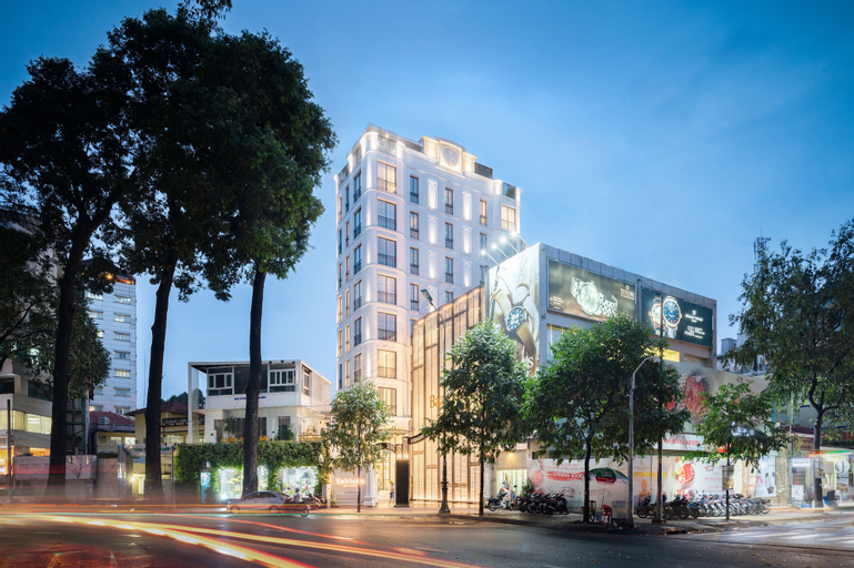 Exterior & Views 21