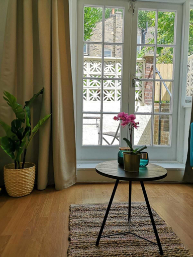 Others 4, Cosy Apartment in Islington - A, London