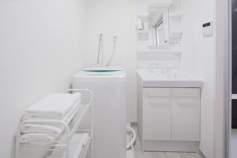 Bathroom 3, Hatch NAGAHORI 902, Osaka