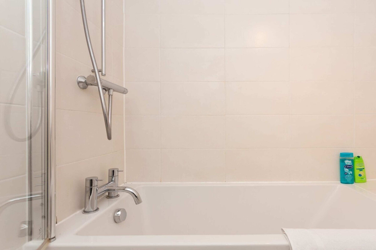 Bathroom 3, 1 Bedroom Flat in South Kensington, London