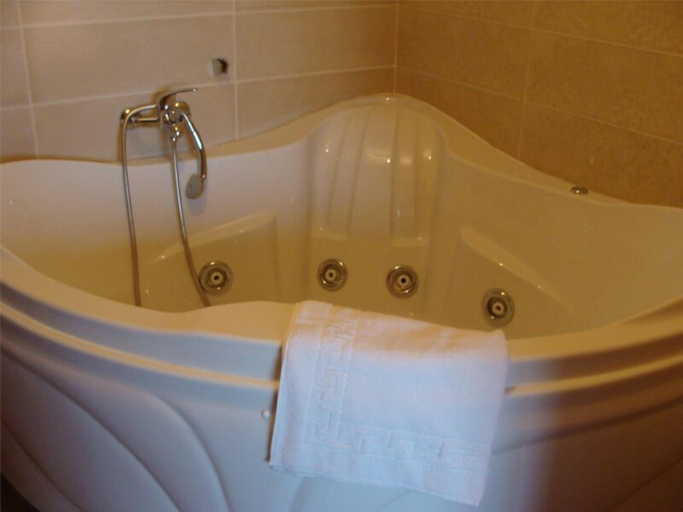 Bathroom 3, Estudios Manolo, Cáceres