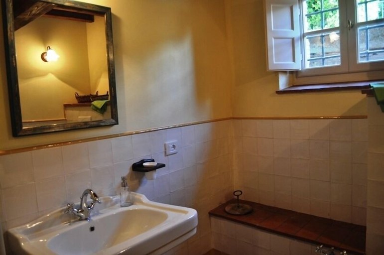 Bathroom 4, Il Forno, Lucca