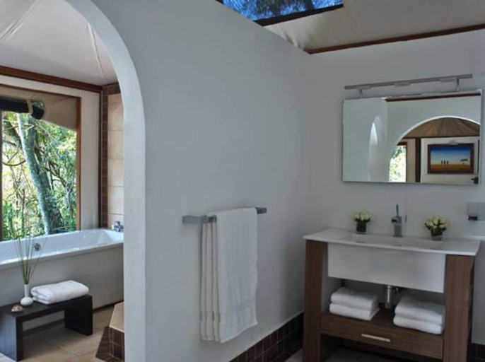 Bathroom, Ngerende Island Lodge - Adults Only, Narok West