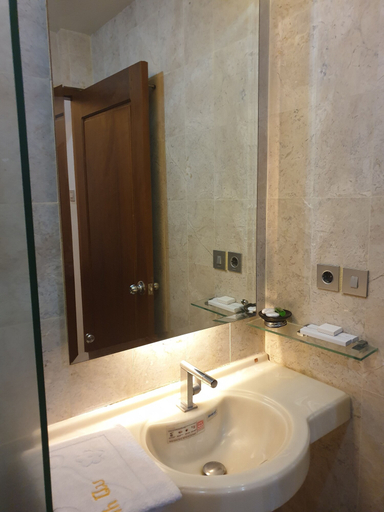 Bathroom 4, Omahqu Guest House, Yogyakarta