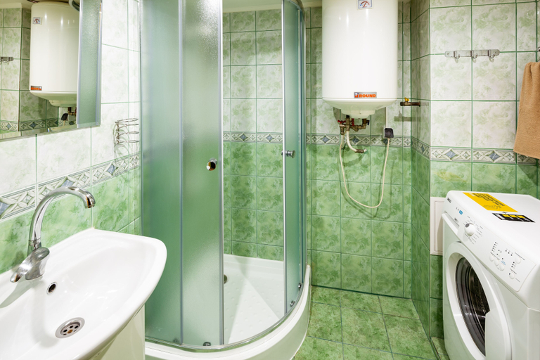 Bathroom 3, Duplex apartment on Svobody Avenue, L'vivs'ka