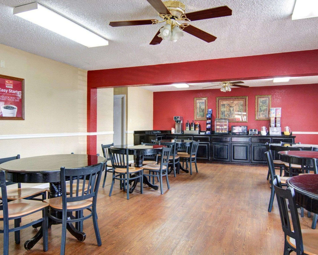 Food & Drinks 4, Econo Lodge Pine Bluff, Jefferson