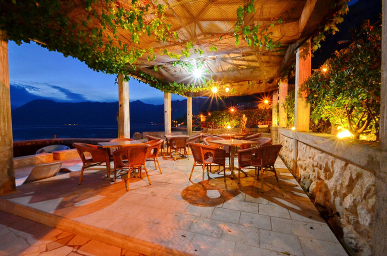 Food & Drinks 4, Apartments Corovic