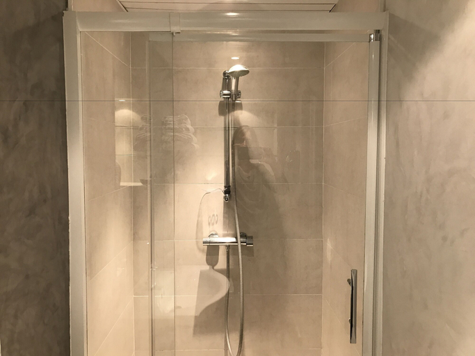 Bathroom 4, Hotel de la Fontaine, Alpes-Maritimes