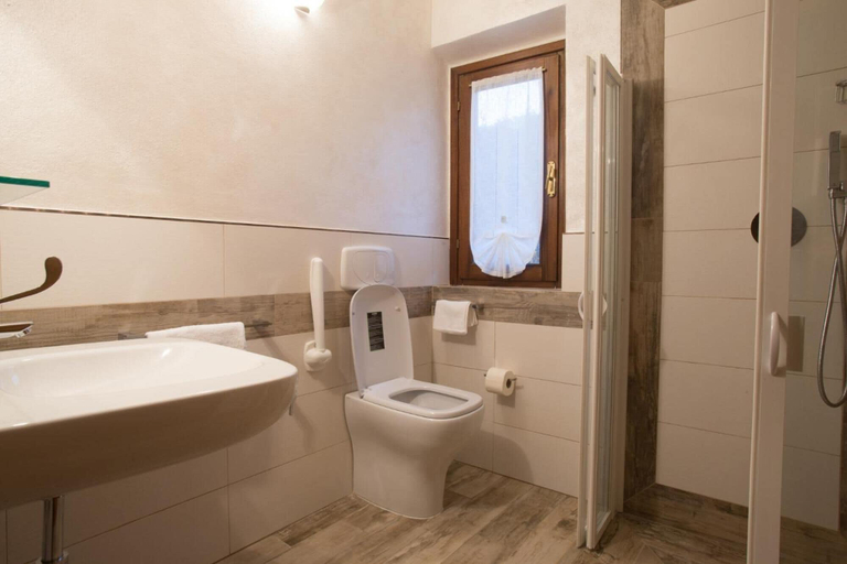 Bathroom 3, Borgo dei Gigli, Pistoia