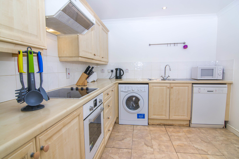 Others 5, Apartment Wharf – Meridian Place, London
