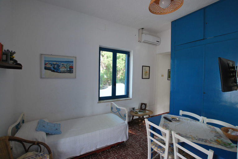 Bedroom 4, Villino Vulcano, Messina