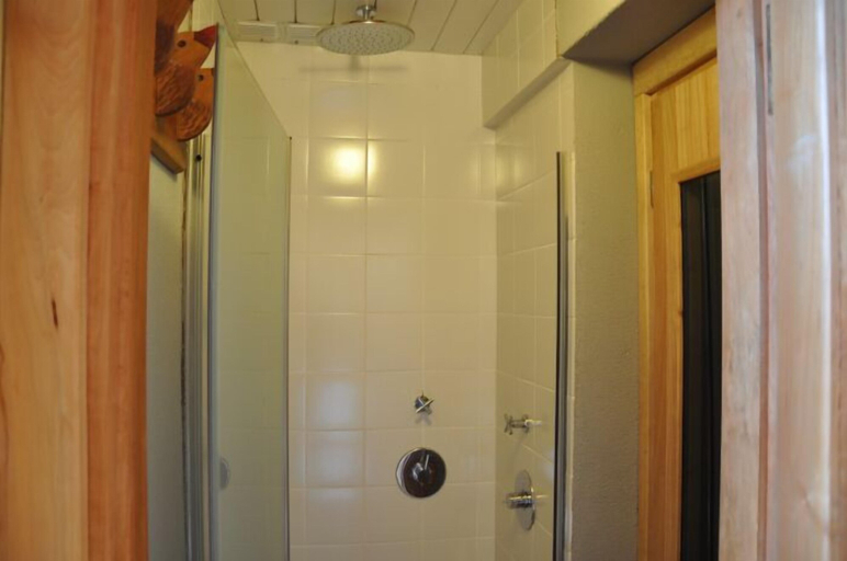 Bathroom 4, Hosteria Ruca Kitai, Cushamen