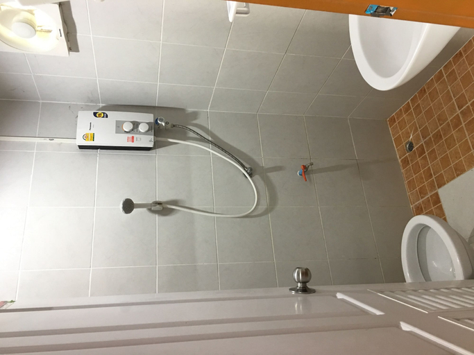 Bathroom 4, Ban Suan Kru Kob, Pak Phli