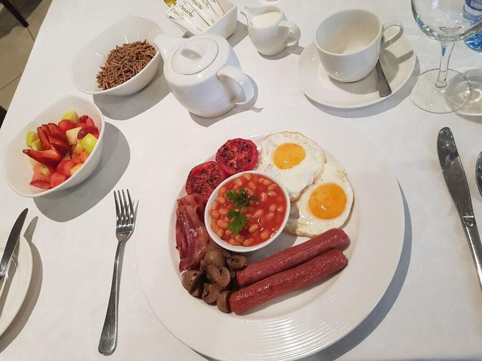 Food & Drinks, C'ron Hotels and Suites, Obio/Akp