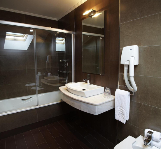 Bathroom 5, Blanco Hotel Spa, Asturias