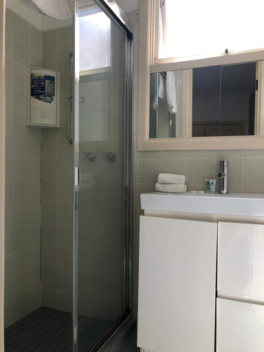 Bathroom 3, Evancourt Motel, Melbourne