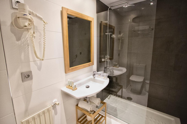 Bathroom 4, Hotel Los Lagos Nature, Asturias