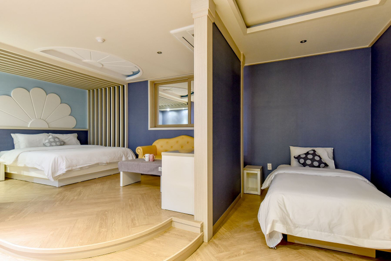 Bedroom 2, W Hotel, Yangsan