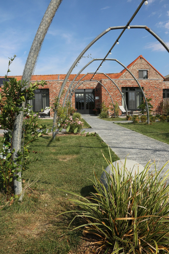 Exterior & Views 2, Herbes Folles, Nord