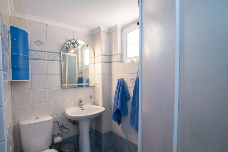 Bathroom 3, FnK Apartments, Crete
