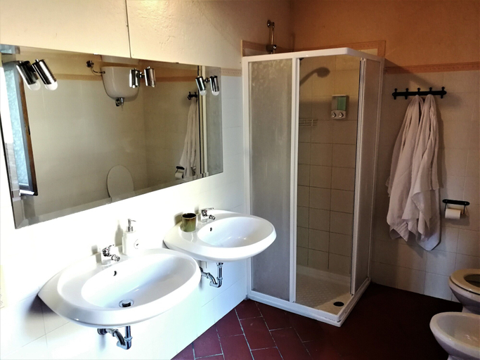 Bathroom 3, Borgo Monteluce, Perugia