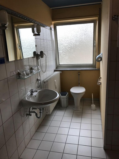 Bathroom 5, City Hotel Kaiserhof, Regionalverband Saarbrücken