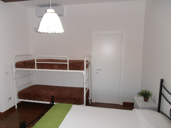 Bedroom 2, Masseria Nonna Angela, Bari
