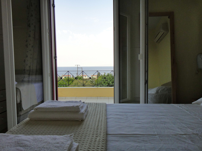 Bedroom 4, Victorias Rooms, North Aegean