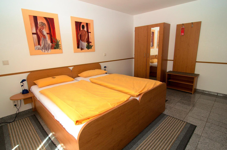 Bedroom 4, Messe-Hotel Waldruhe, Hildesheim