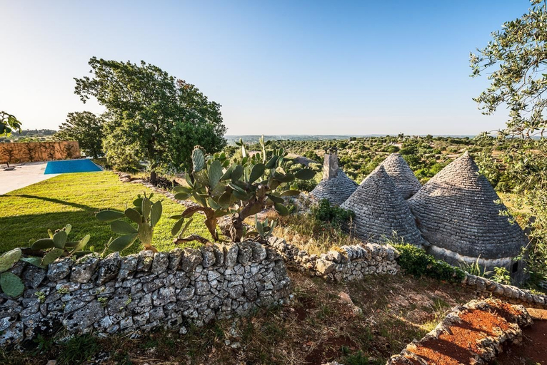 Others 5, Villa Apulia, Brindisi