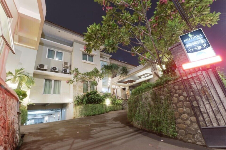 Exterior & Views 25