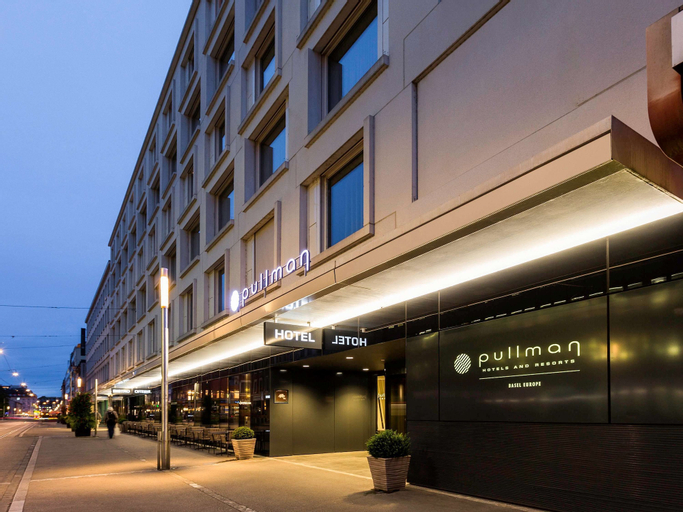 Exterior & Views 14