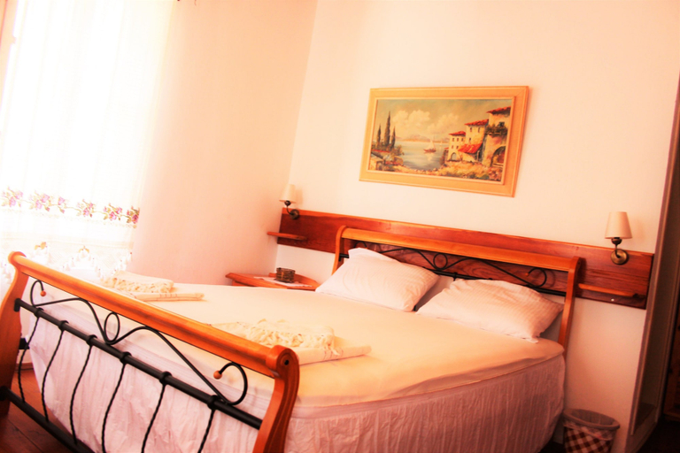 Bedroom 3, Martı Hotel, Ayvalık